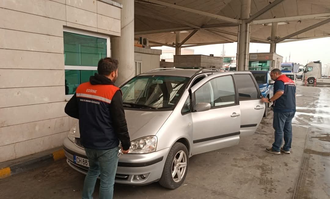 Kapıkule’de 33 ton kaçak sülük ele geçirildi Edirne Kapıkule Sınır Kapısı’nda gerçekleştirilen operasyon sonucunda yasadışı yollarla Türkiye’ye