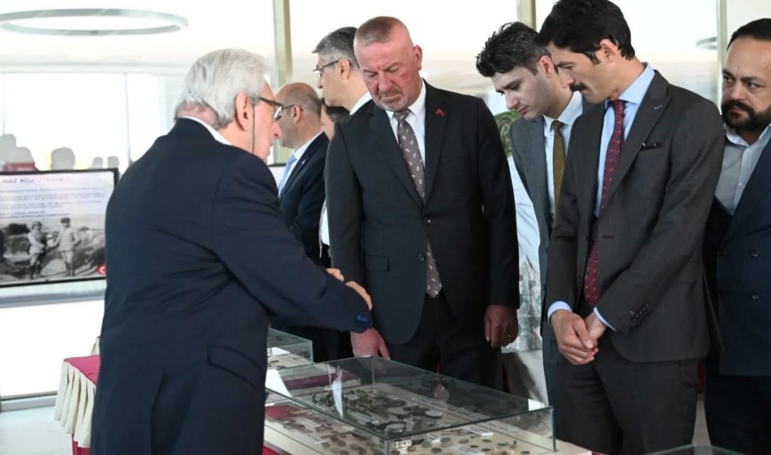 Karacabey’de Çanakkale Gezici Müzesi ziyarete açıldı Karacabey Belediyesi, Çanakkale Gezici Müzesi’ni ilçeye getirerek tarih dolu bir