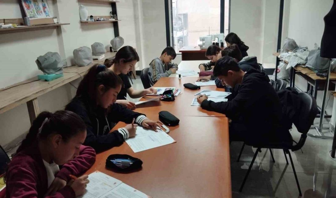 Aydın’ın Karacasu ilçesinde, LGS’ye hazırlanan öğrenciler için düzenlenen etüt programları