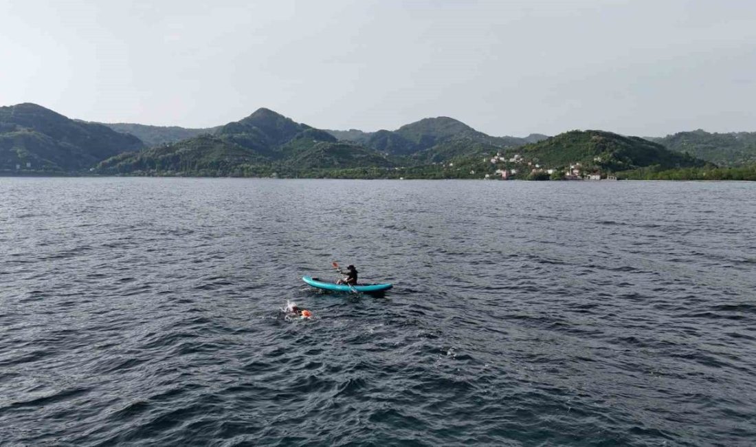 Karadeniz Su Sporları Kulübü sporcusu , 19 Mayıs Atatürk’ü Anma,