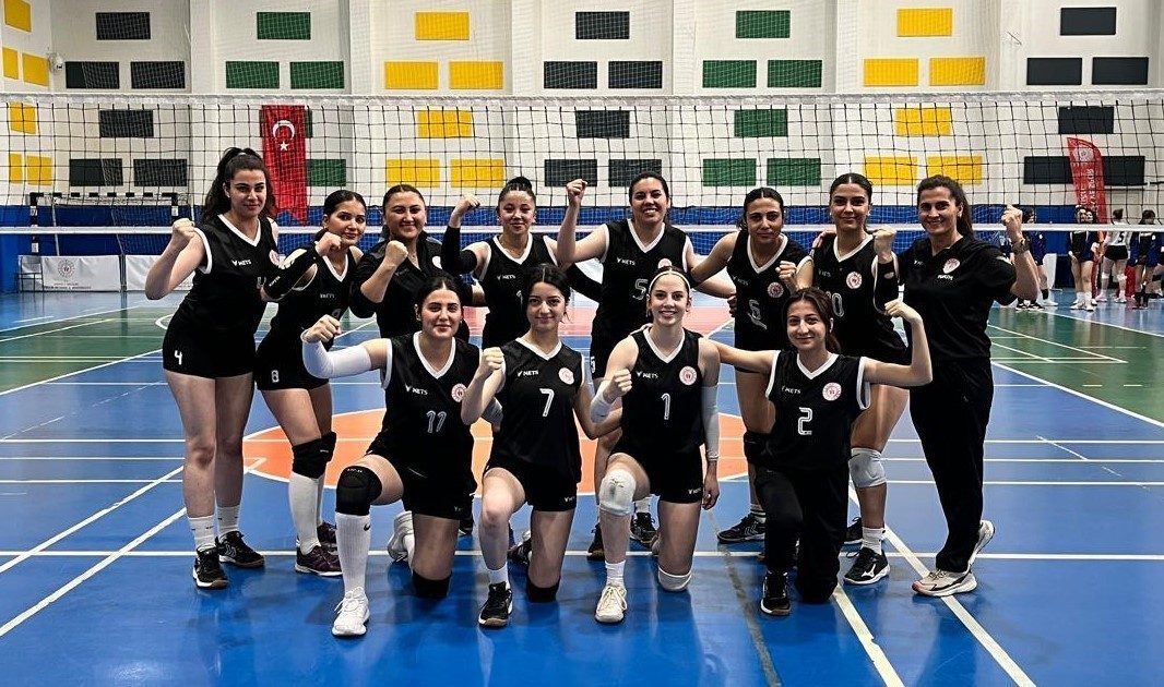 Kars KYK ekibi Türkiye Şampiyonasına katıldı Bölge birincisi olan Kars KYK Voleybol takımı Türkiye Şampiyonasına katıldı