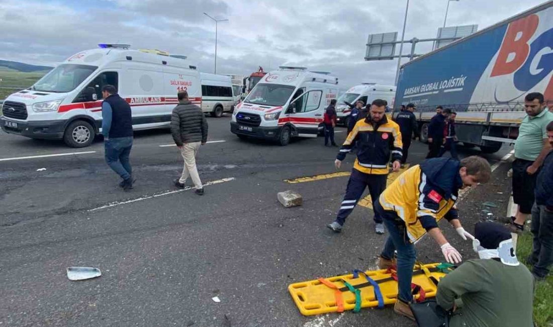 Kars’ta trafik kazası: 2’si ağır 4 yaralı Kars’ta tır ile otomobil çarpıştı, feci kazada 2’si ağır 4