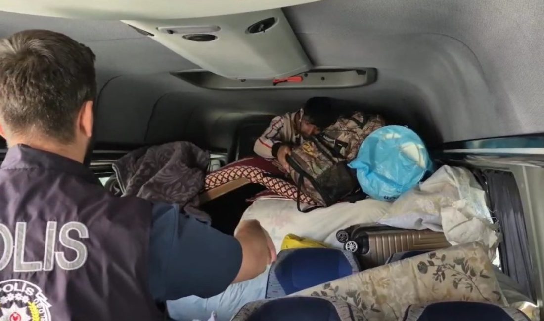 Kastamonu’da 8 düzensiz göçmen yakalandı Kastamonu’nun Tosya ilçesinde polis ekiplerince durdurulan araçta eşyalar arasına saklanmış