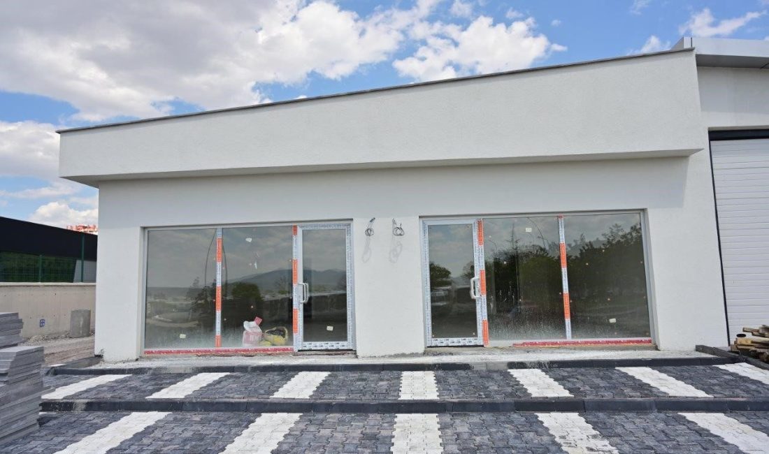 Kayseri OSB’nin yaptığı eczane işyerleri tamamlandı Kayseri Organize Sanayi Bölgesi’nde Sağlık Merkezi projesi kapsamında yapımı gerçekleştirilen