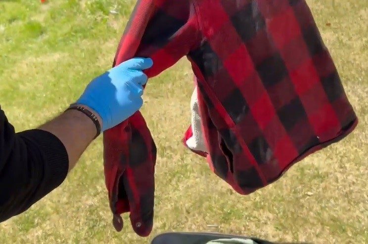 Kayseri’de polis ekipleri tarafından düzenlenen uyuşturucu operasyonunda kıyafete emdirilmiş 1