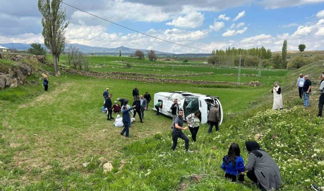Kayseri’de öğrenci servisi devrildi: 15 öğrenci yaralı Kayseri’nin Tomarza ilçesinde öğrenci servisinin devrilmesi sonucu 15 öğrenci yaralandı.