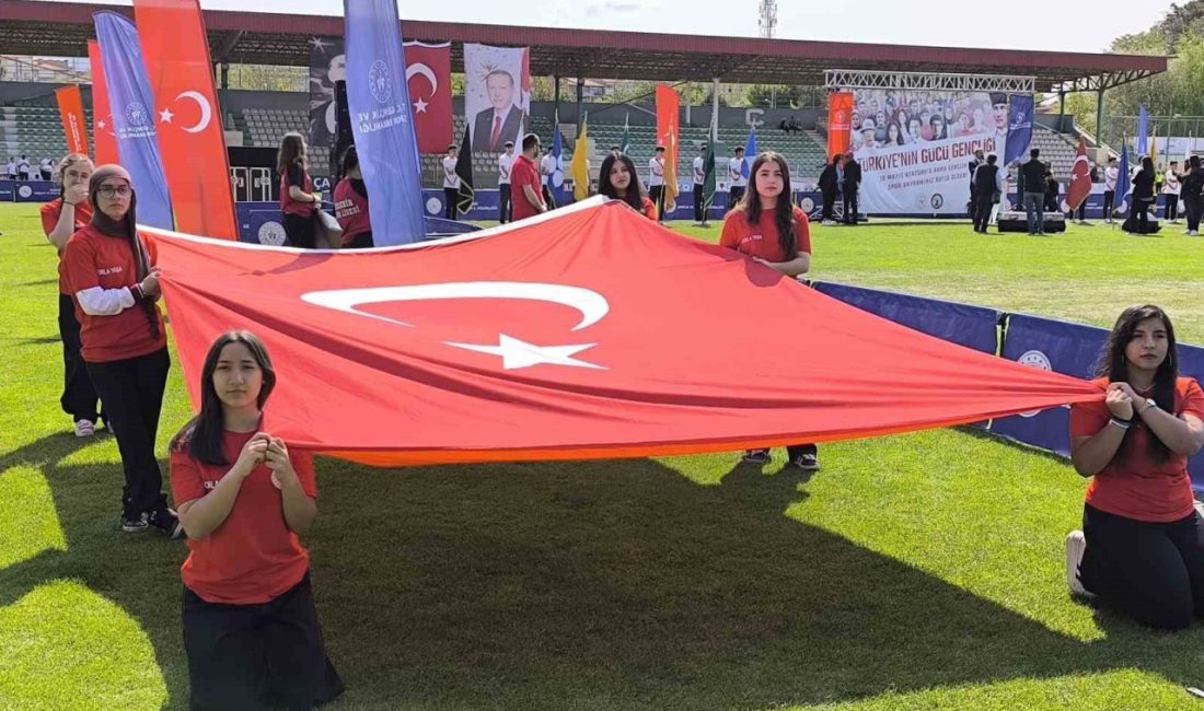 Kırşehir’de 19 Mayıs Coşkusu KIRŞEHİR (İHA) – Kırşehir’de 19 Mayıs Atatürk’ü Anma, Gençlik ve