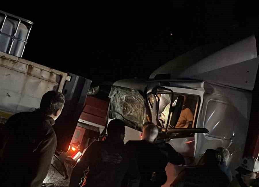 Ankara’nın Kızılcahamam ilçesinde 3 tırın karıştığı zincirleme kazasında 2 kişi