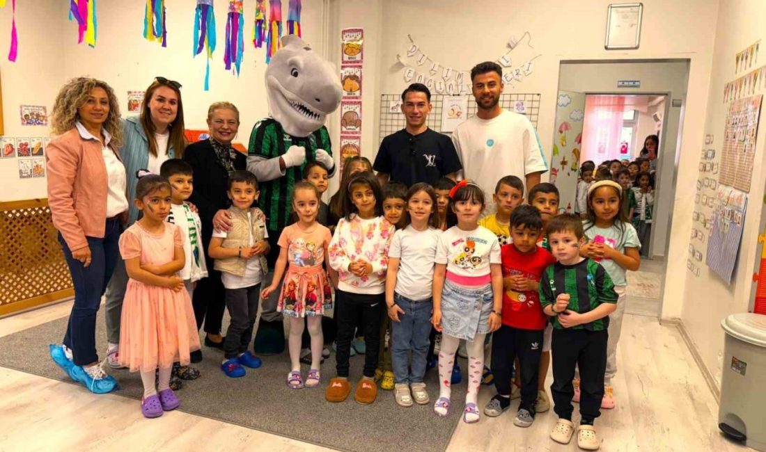 Trendyol 1. Lig’in şampiyonu Kocaelispor, futbolcuların okullarda çocuklarla buluşturduğu ’Bu