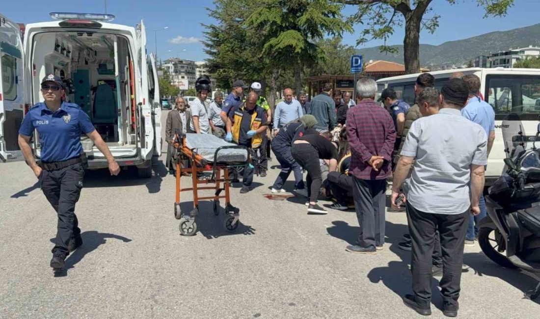Kontrolsüzce yola çıkan vatandaşa motosiklet çarptı Tokat’ta park halindeki araçların arasından kontrolsüzce yola çıkan yayaya motosiklet