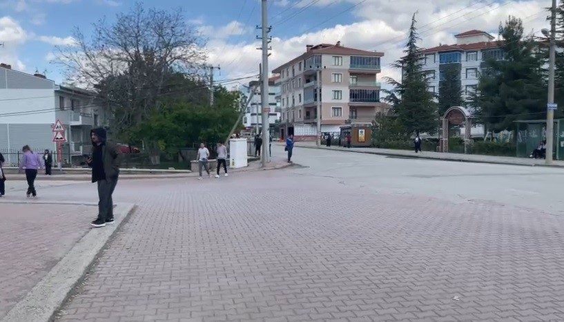 Konya Kulu merkezli deprem paniğe neden oldu Konya’nın Kulu ilçesinde 5.2 büyüklüğünde depremin ardından vatandaşlar sokaklara çıktı.