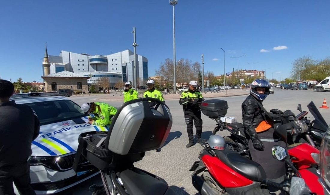 Konya’da motosikletlere sıkı denetim Konya’da son 1 ayda yapılan denetimlerde yaklaşık 27 bin motosiklet