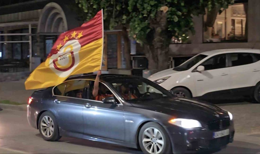 Kosova’da Galatasaray’ın şampiyonluk coşkusu Kosova’da yaşayan Türkler, Galatasaray’ın Süper Lig şampiyonluğunu coşkuyla kutladı. Kosova’da