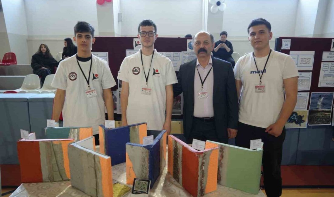 Samsun Atakum Mesleki ve Teknik Anadolu Lisesi’nde öğrenciler, danışman öğretmenleriyle