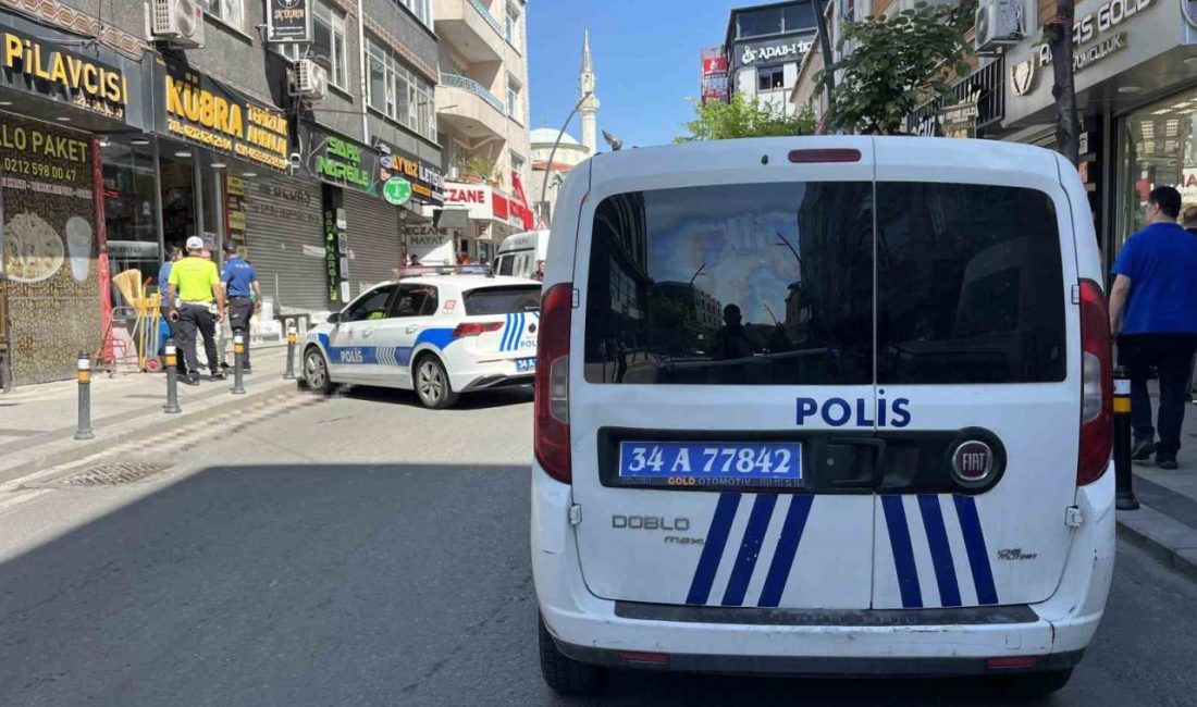 Küçükçekmece’de fenalaşıp yola yığılan adamın üzerinden araç geçti Küçükçekmece’de yürüdüğü sırada fenalaşan adam, yol üzerinde yere yığıldı. Düştüğü