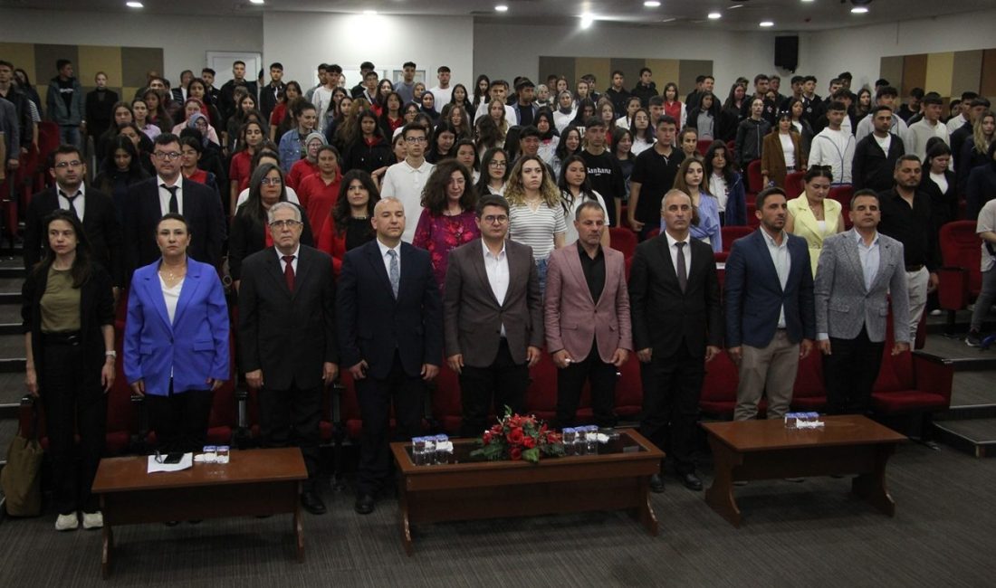 Manisa’nın Kula ilçesinde gerçekleştirilen “Kurtuluş Savaşı ve Gençlik” seminerinde Kurtuluş