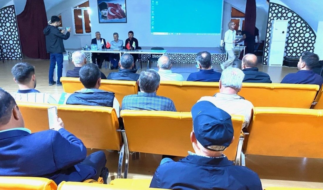 Kulu’da Pelemir bitkisine yönelik toplantı düzenlendi Konya’nın Kulu ilçesinde çiftçiler için kuralık ve soğuğa dayanaklı Pelemir