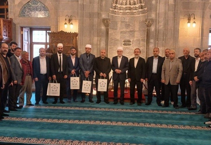 Kur’an-ı Kerim’i güzel okumak için yarıştılar Erzurum’da din görevlileri Kur’an-ı Kerim’i güzel okumak için yarıştı. Erzurum