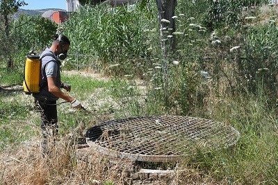 Kuşadası Belediyesi halk sağlığı için vektörel mücadelesini sürdürüyor Kuşadası Belediyesi Temizlik İşleri Müdürlüğü ekipleri, havaların ısınmaya başlaması ile