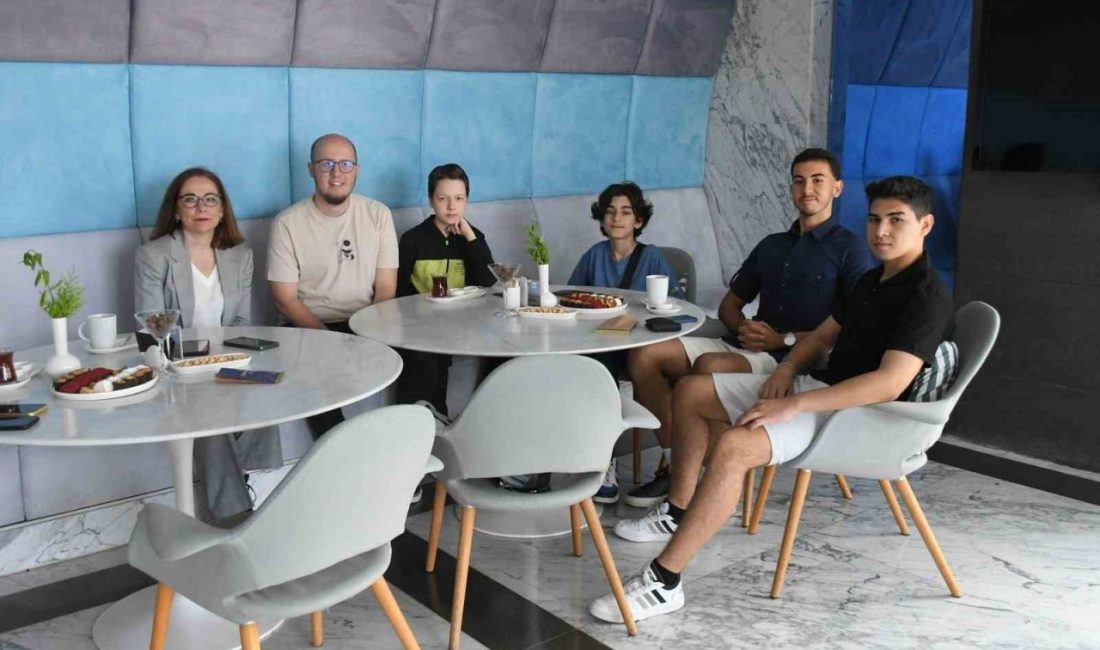 Kuşadası, genç beyinlerin uluslararası arenadaki başarısıyla gurur yaşıyor. Aralık ayında