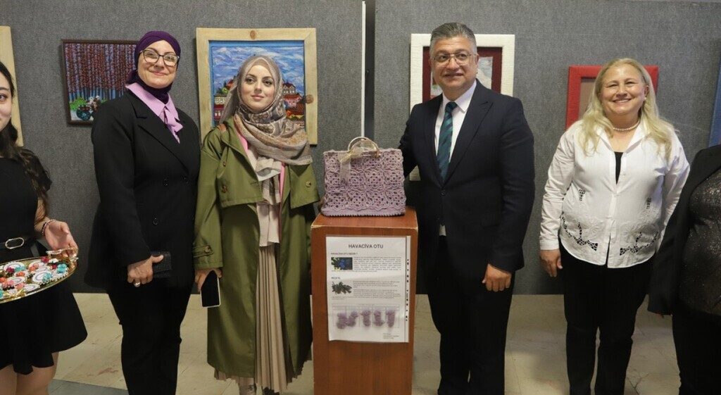 Kütahya’da ’Geleneksel Türk El Sanatları Öğrenci Sergisi’ açıldı Kütahya Dumlupınar Üniversitesi Kütahya Güzel Sanatlar Meslek Yüksekokulu’nda, Öğretim Görevlisi