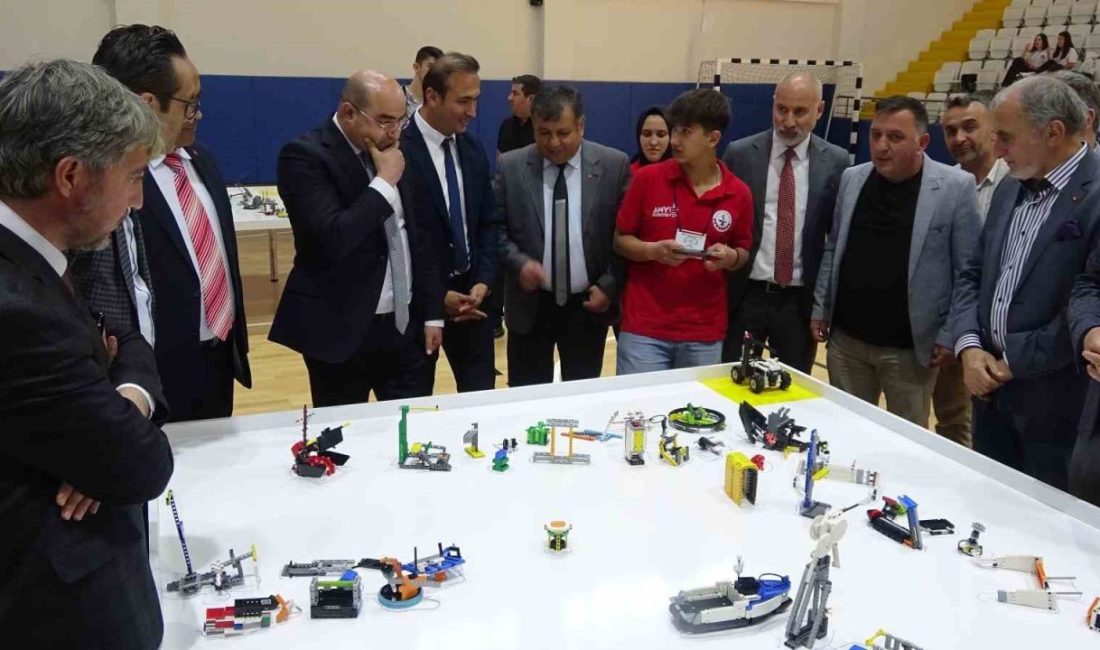 Kütahya’da robotlar yarıştı Kütahya’nın Tavşanlı ilçesi, geleceğin mühendislerine ev sahipliği yaparak teknoloji ve