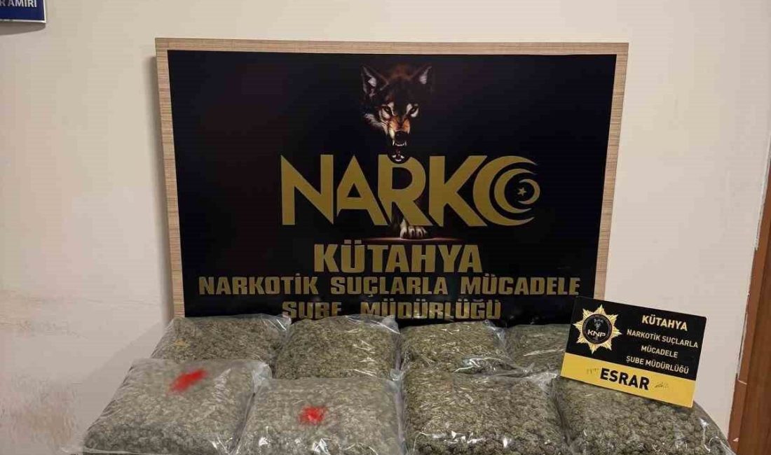 Kütahya’da uyuşturucu operasyonu, 15 kilo 840 gram esrar ele geçirildi Kütahya İl Emniyet Müdürlüğü, uyuşturucu madde ticaretine yönelik yürüttükleri çalışmalar
