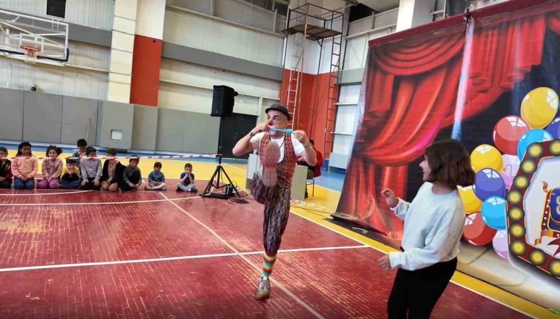 Uluslararası Madagaskar Sirki Etiyopya Power Performans Ekibinin Van’ın Erciş ilçesindeki