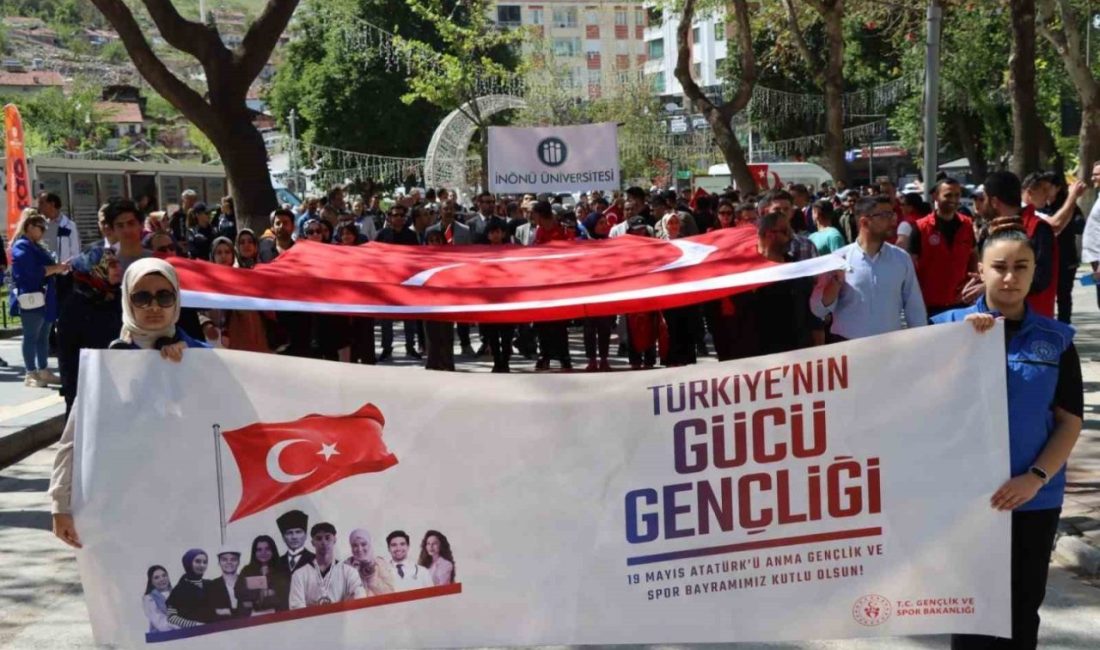 Malatya’da Gençlik Haftası coşkusu başladı Malatya’da Gençlik Haftası, çelenk sunma töreni ve gençlik yürüyüşüyle başladı.