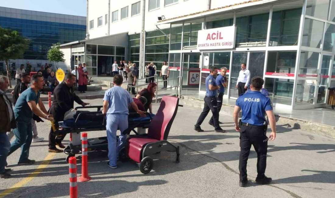 Malatya’da mezarlıkta silahlı ve bıçaklı kavga: 1 ölü, 2 yaralı Malatya’nın Yeşilyurt ilçesinde akraba iki grup arasında çıkan silahlı ve
