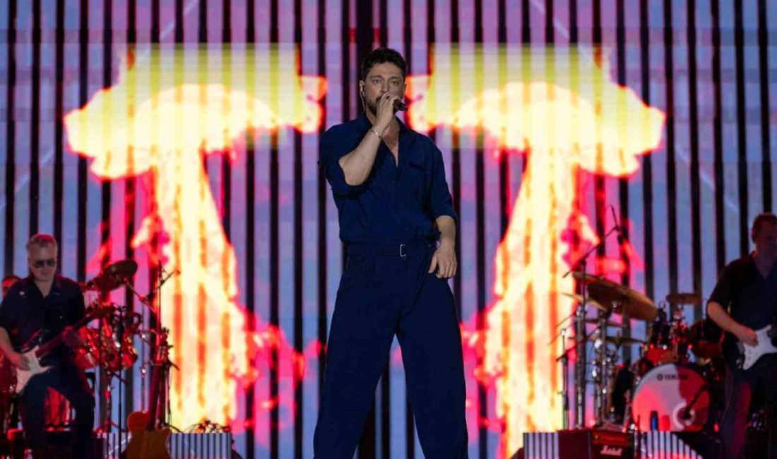 Manisa Murat Boz ile coştu Sevilen sanatçı Murat Boz, Manisa Kültür Yolu Festivali kapsamında Perşembe
