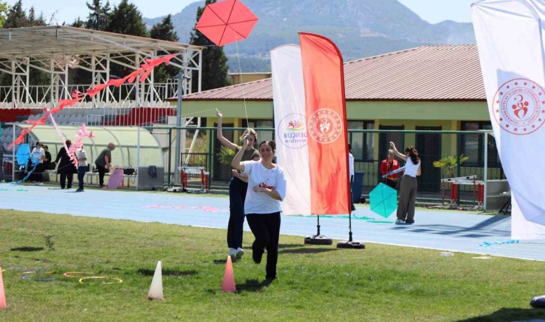 Manisa’da Engelliler Haftası ve Gençlik Haftası dolayısıyla geleneksel Uçurtma Şenliği
