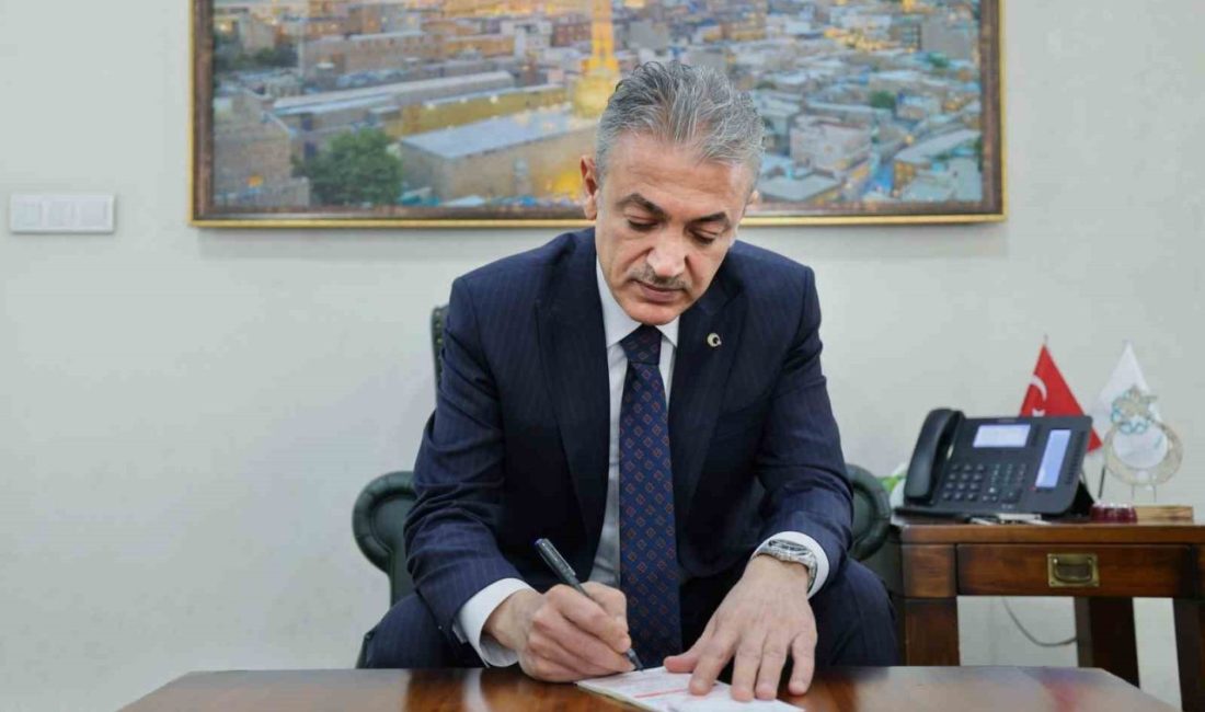 Mardin Valisi kurban vekaletini Gazze’ye ulaştırılmak üzere TDV ‘ye verdi Mardin Valisi ve Büyükşehir Belediye Başkan Vekili Tuncay Akkoyun, Kurban