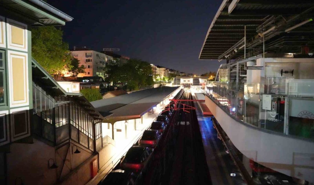 Asya ile Avrupa’yı denizin altından birbirine bağlayan Marmaray hattında gece