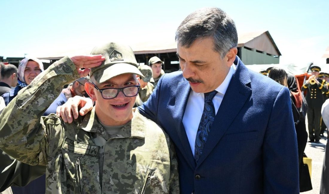 Erzurum’da Şehit Üsteğmen İsmail Aksu Kışlası’nda “Temsili Askerlik Töreni” düzenlendi.