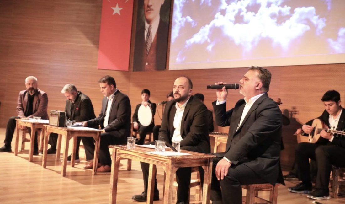 Melikgazi’den anlamlı aile ve kahramanlık şiir dinletisi Melikgazi Belediyesi tarafından düzenlenen “Aile ve Kahramanlık Şiir Dinletisi” programı