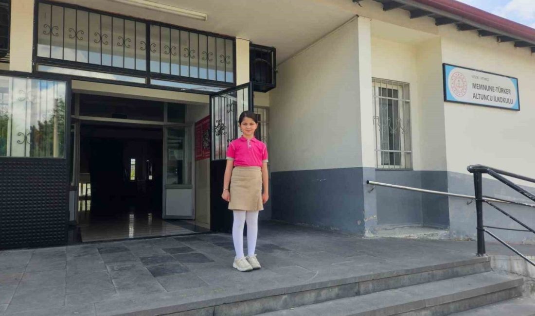 Minikler işaret diliyle şiir okudu Niğde Memnune Türker Altuncu İlkokulu 3-C sınıfı öğrencileri; Engelliler Haftası
