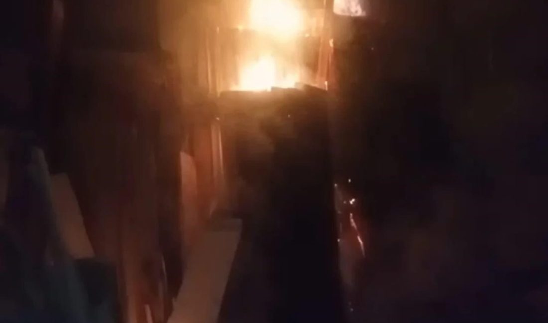 Mobilya dükkanında çıkan yangın büyümeden söndürüldü Erbaa Küçük Sanayi Sitesi’nde bir mobilya atölyesinde planya makinesinden çıktığı