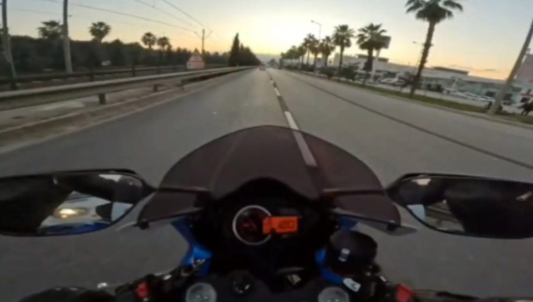 Antalya’da motosikletle 280 km kadar hız yapan ve tek teker