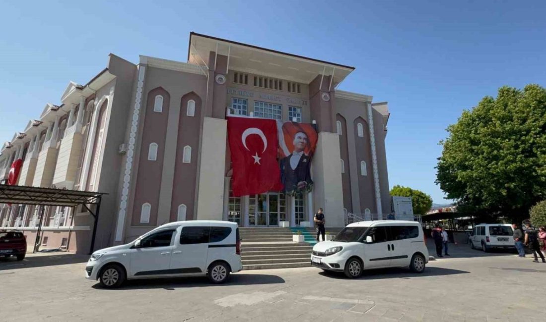 Muğla’da kadına şiddete 3 tutuklama Muğla’nın Fethiye ilçesinde akaryakıt istasyonunda bir kadının darp edilmesi üzerine