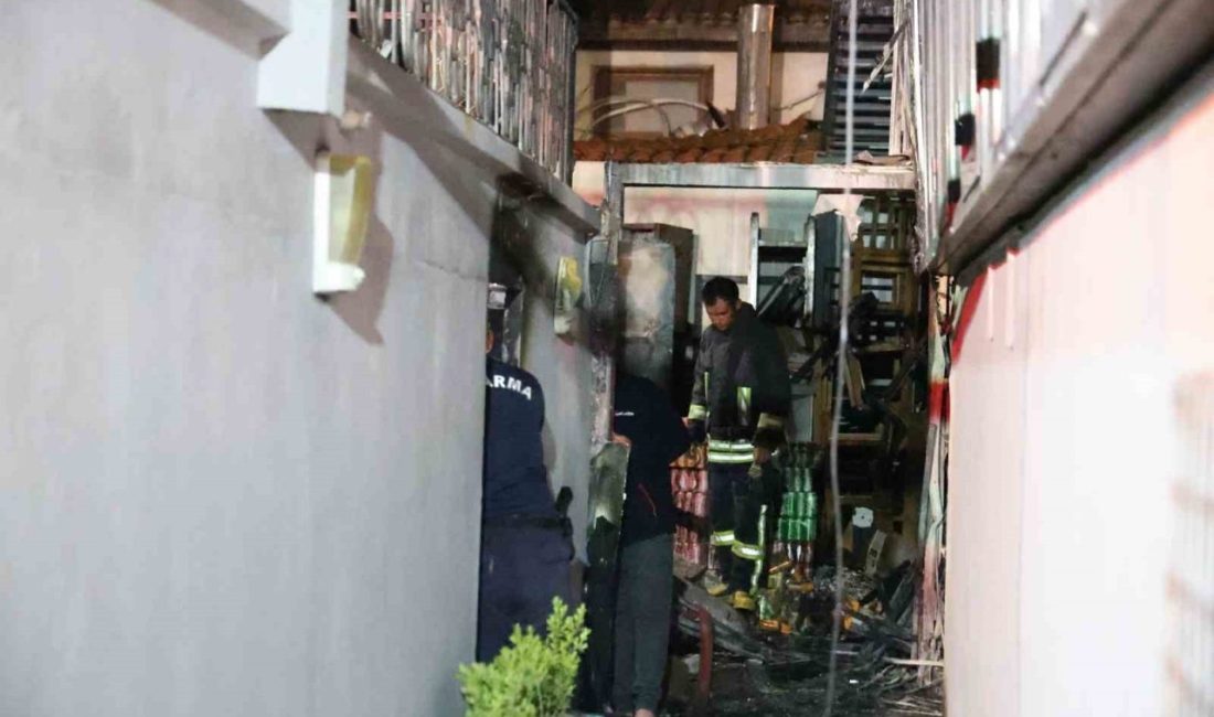 Muğla’nın Ula ilçesinde bir restoranın mutfak kısmında çıkan ve bitişikteki