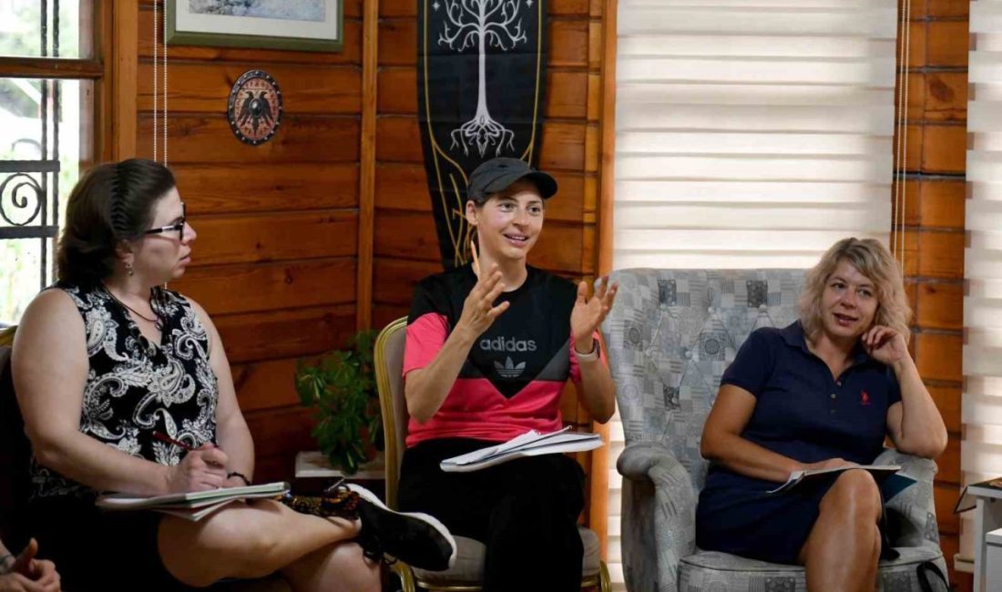 Antalya’da üç yıldır yaşayan Rus Anna Çetin, Muratpaşa Belediyesi’nin düzenlediği