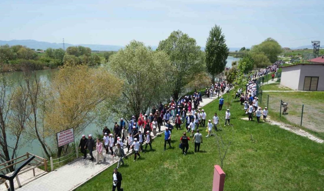 Muş’ta gençlik şöleni: Doğa yürüyüşü ve etkinliklerle 19 Mayıs kutlandı Muşta, 9 Mayıs Atatürk’ü Anma, Gençlik ve Spor Bayramı dolayısıyla