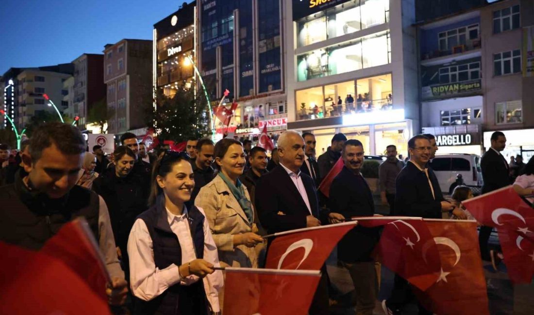 Muş’ta meşaleli gençlik yürüyüşü düzenlendi Muş’ta, 19 Mayıs Atatürk’ü Anma, Gençlik ve Spor Bayramı kapsamında