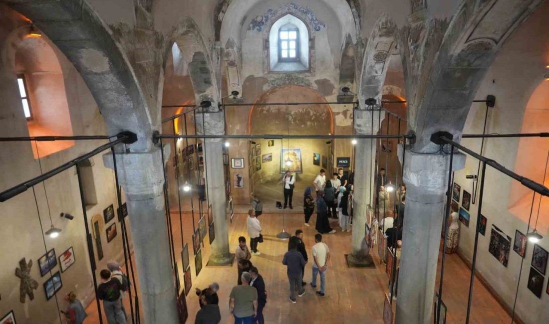 Niğde Belediyesi tarafından düzenlenen Art Quake-15 resim sergisi düzenlenen törenle