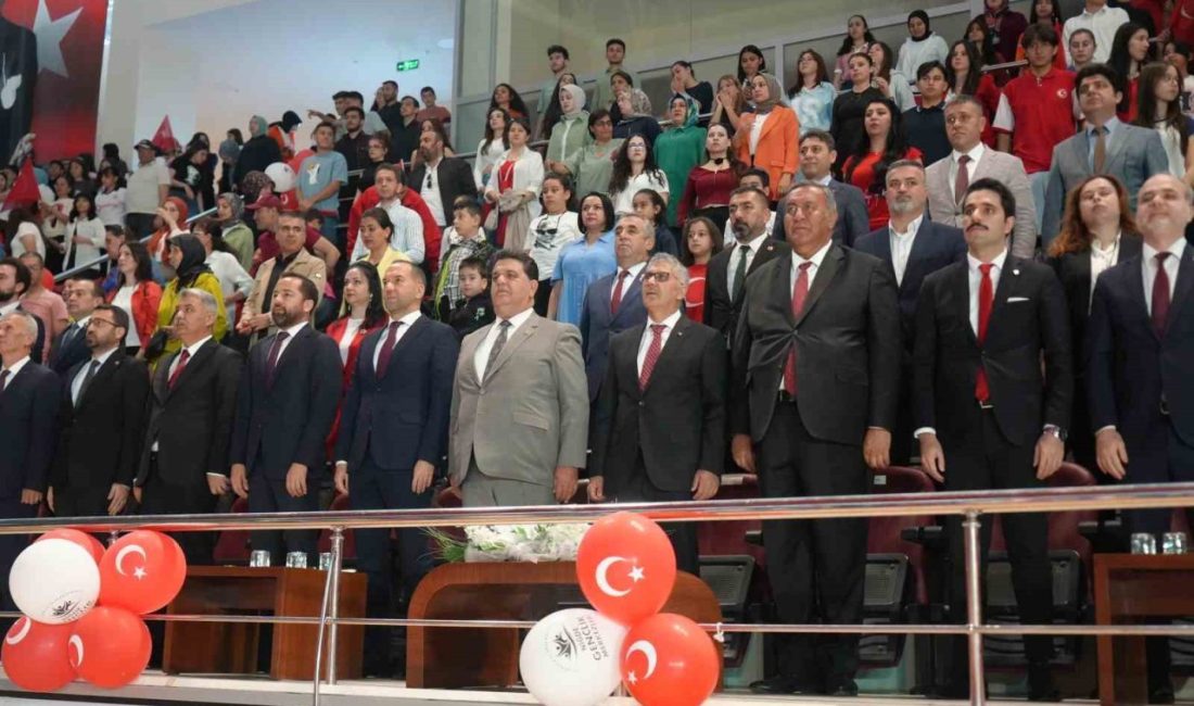 Niğde’de 19 Mayıs düzenlenen programla kutlandı 19 Mayıs Atatürk’ü Anma ve Gençlik Spor Bayramı, Niğde’de düzenlenen