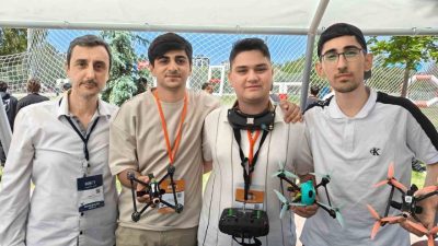 Kayseri’de düzenlenen 17. Uluslararası MEB Robot Yarışması’na İstanbul’dan katılan öğrenciler,