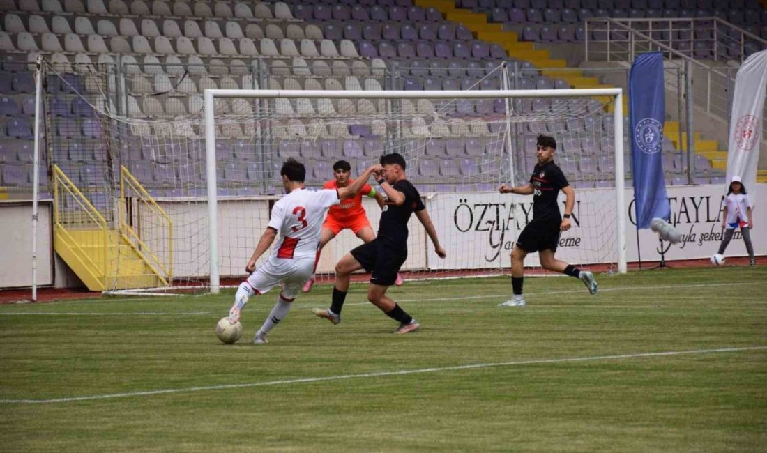 19 Mayıs Gençlik Haftası etkinlikleri çerçevesinde Okul Sporları Futbol Genç