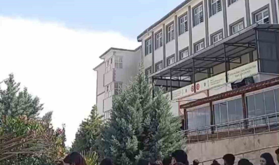 Okulda korkutan yangın Adıyaman’da bir okulda çıkan yangın korku ve paniğe neden oldu.
