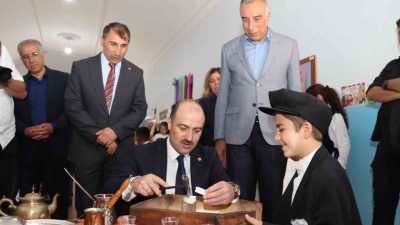 Erzurum’un Oltu ilçesinde bulunan Karabekir İlkokulu’nda düzenlenen Bilim Şenliği, renkli